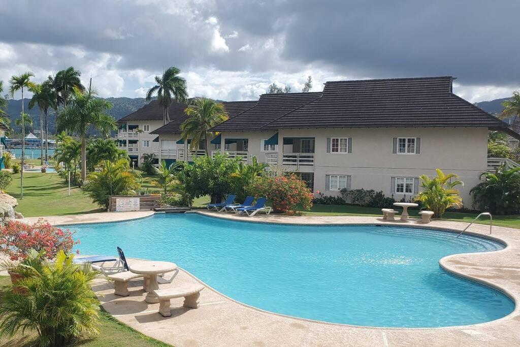Chalet Cassie Montego Bay Exterior photo