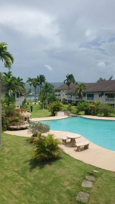 Chalet Cassie Montego Bay Exterior photo