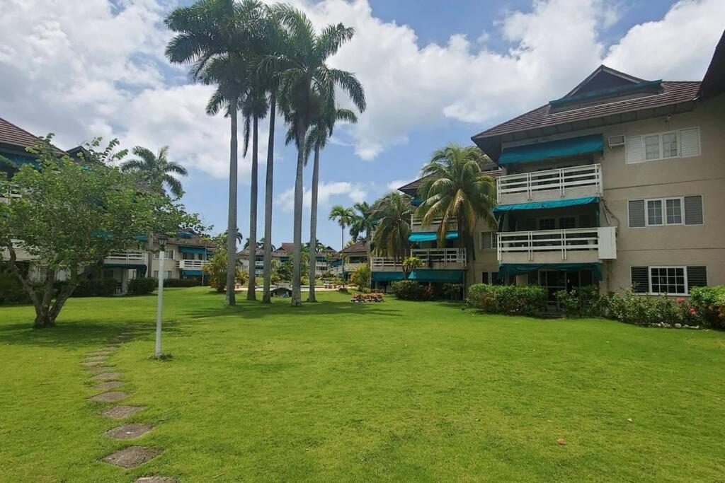 Chalet Cassie Montego Bay Exterior photo